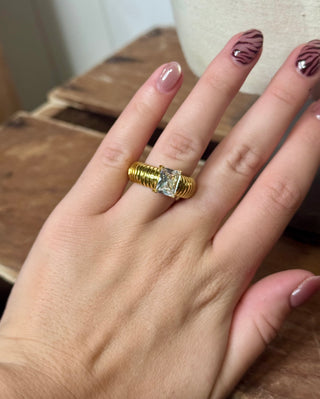 Ribbed Radiance Ring