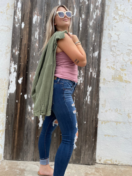 Lt Rose. Ribbed Half Snap Cami